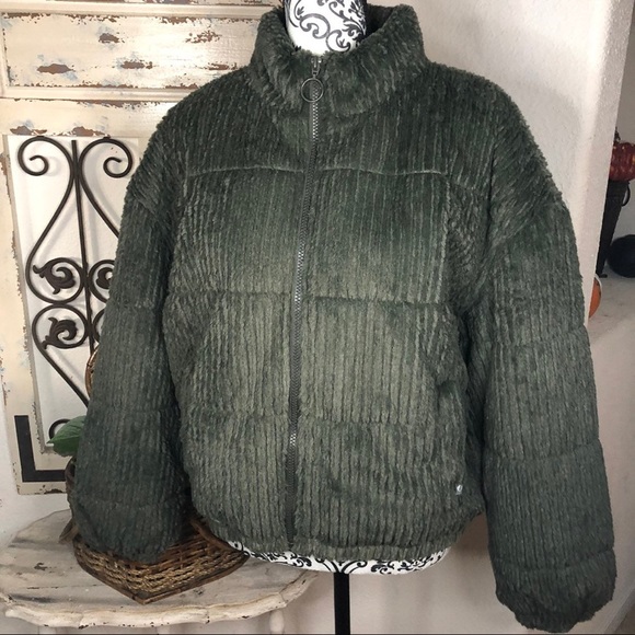 Selling a super cute and trendy jacket! - Picture 3 of 3